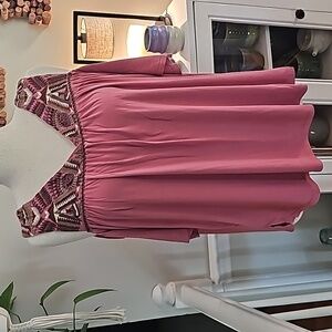 👪 💰$5 SALE!💰 hazel beautiful mauve embroidered open shoulder shirt size L